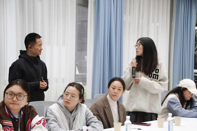 深入一線聽民意！成都市人大代表龔曉鷗在火車南站街道開展就業(yè)指導專題分享活動 第3張